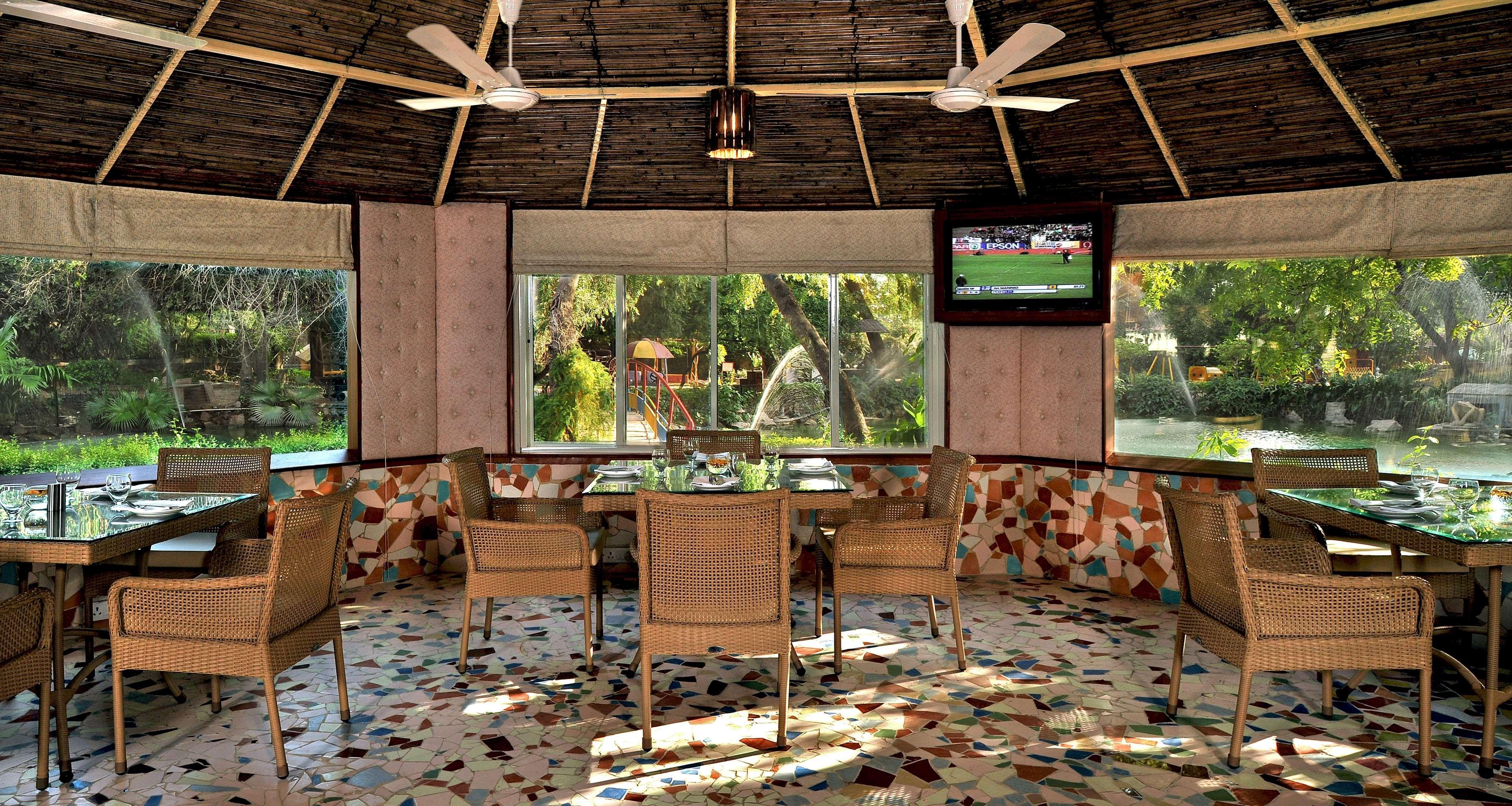 Best Western Resort Country Club Gurgaon Exterior foto