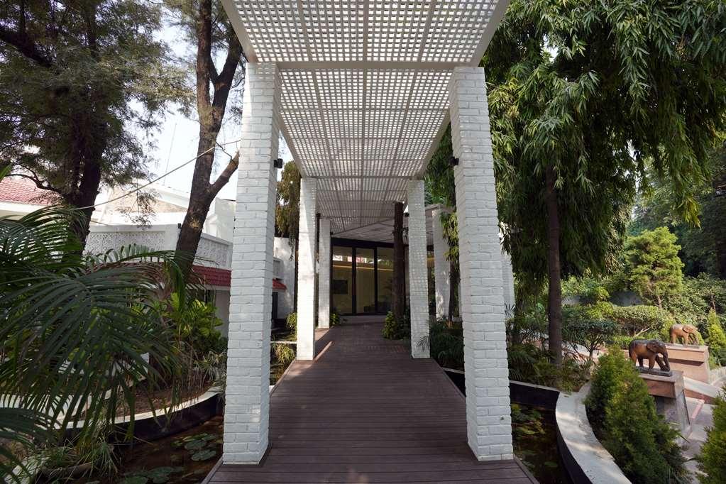 Best Western Resort Country Club Gurgaon Exterior foto